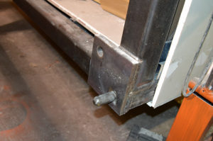 Connecting plate for a modular elevator.
